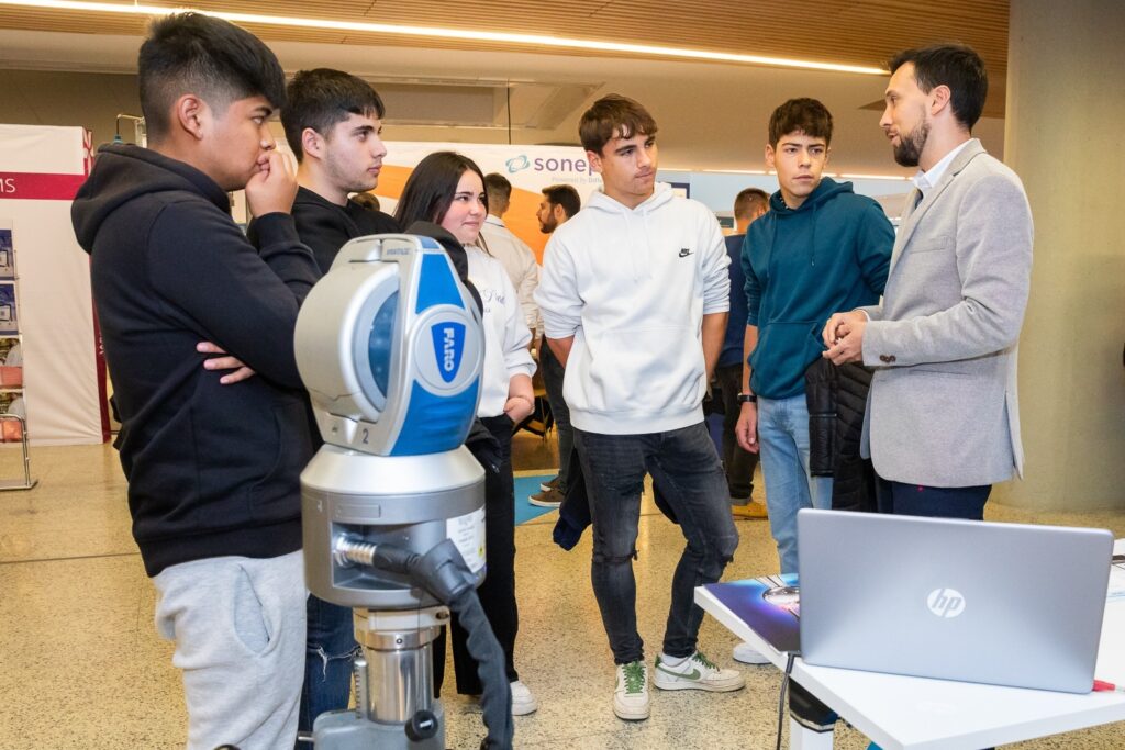 18. Sistema portátil de medición de grandes elementos mediante tecnología Láser 7 72A2867