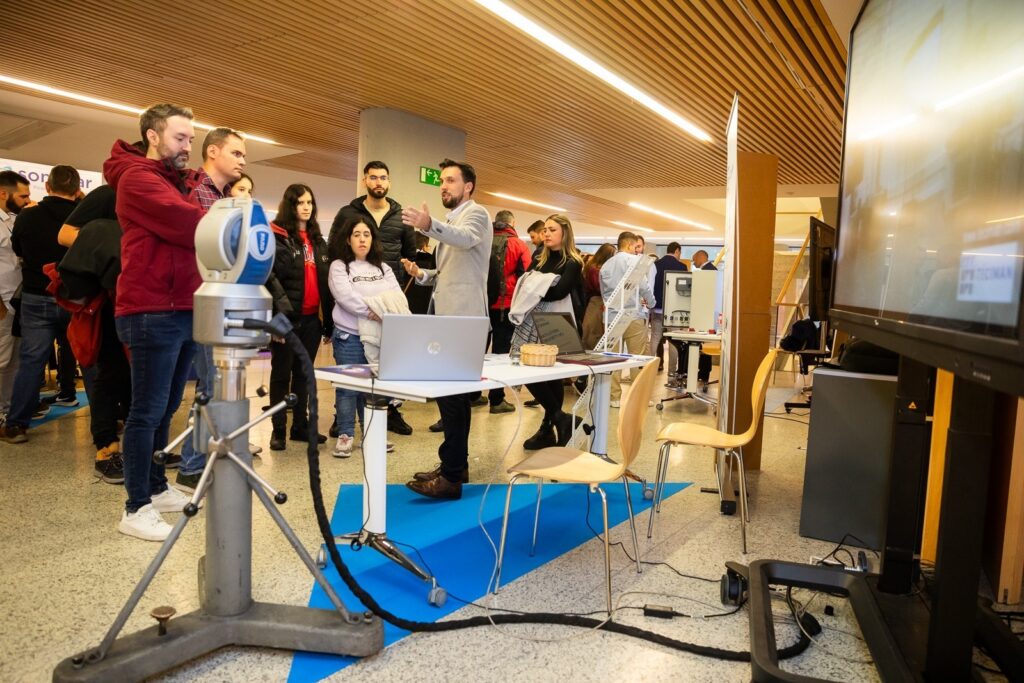 18. Sistema portátil de medición de grandes elementos mediante tecnología Láser 6 72A2937